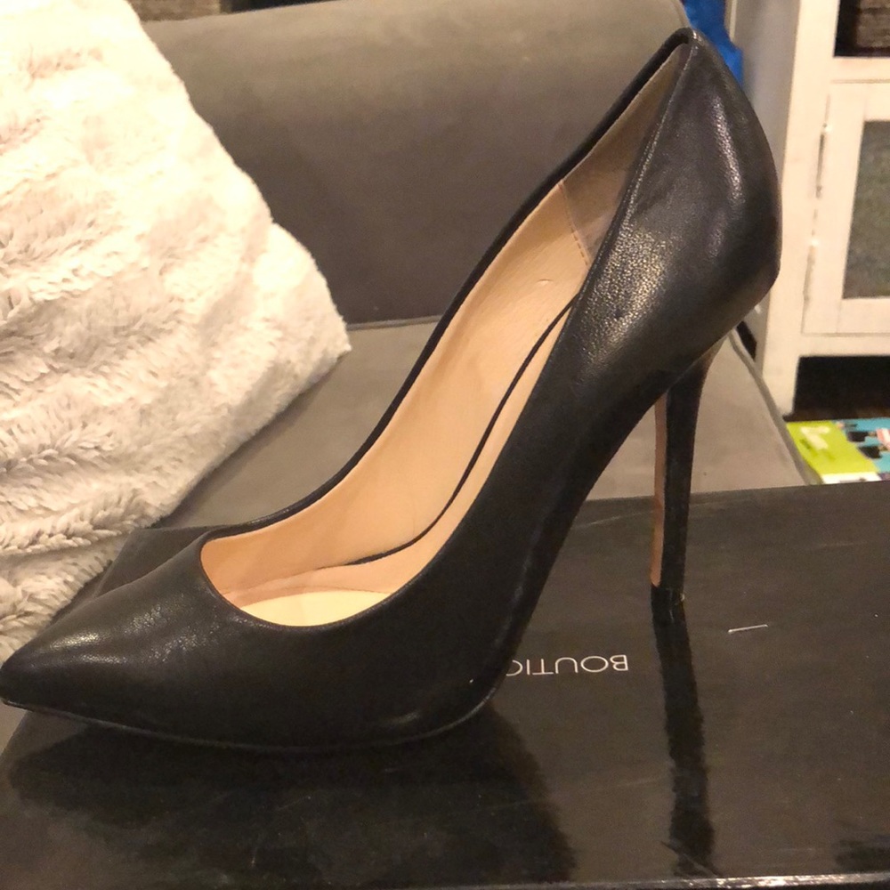 Black high heels size 8